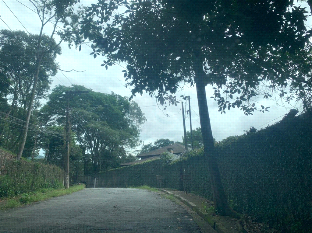 Terreno no pe da Serra da cantareira em condominio fechado ( rua )