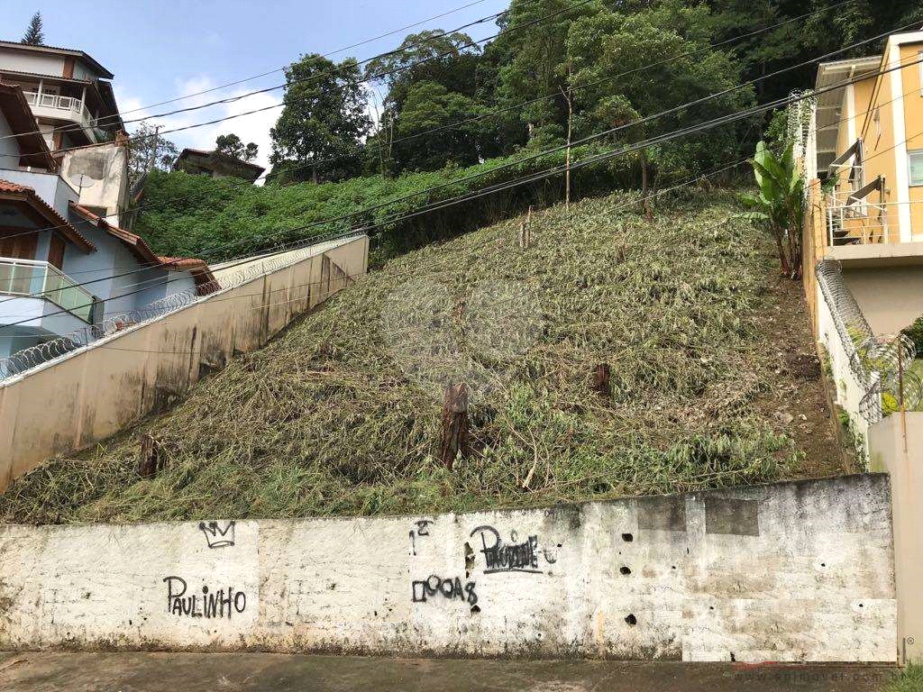 Terreno no pe da Serra da cantareira em condominio fechado ( rua )
