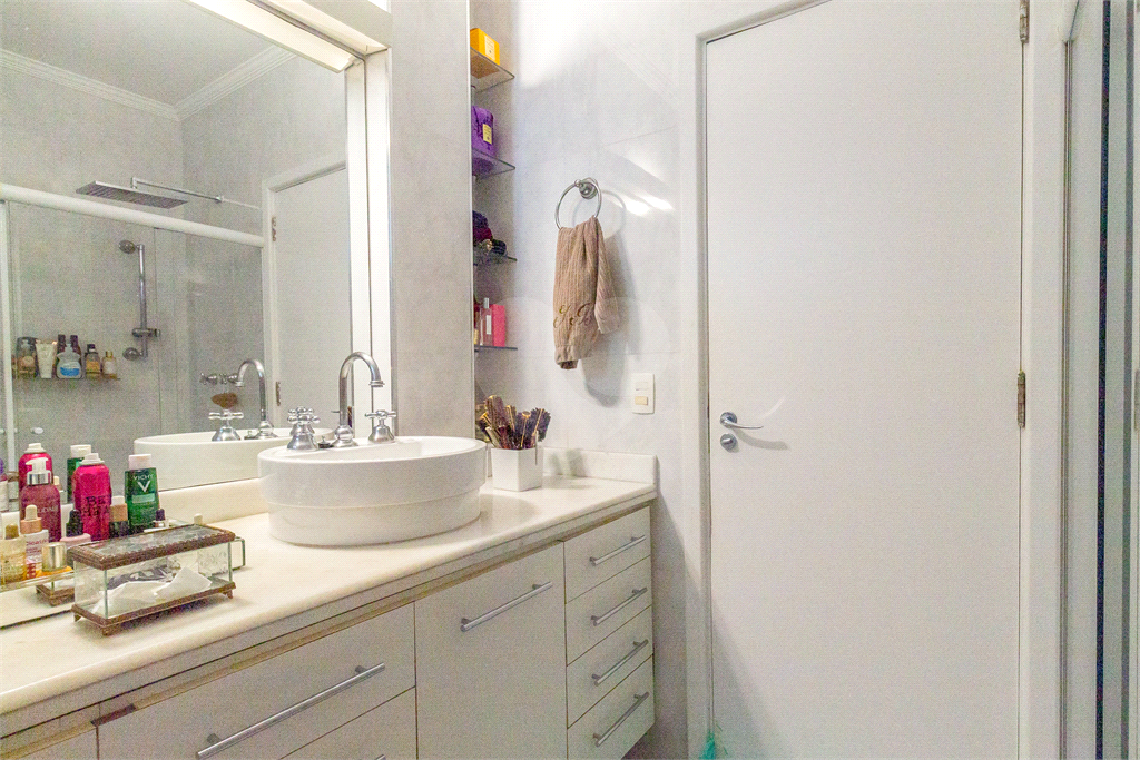 APARTAMENTO em JARDIM PAULISTA