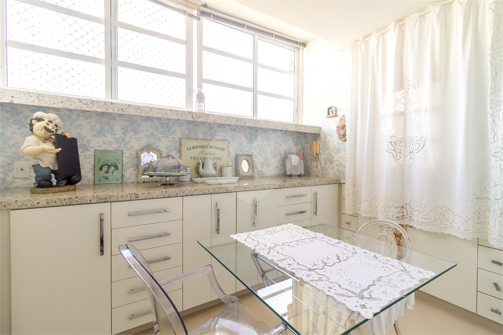 APARTAMENTO em JARDIM PAULISTA