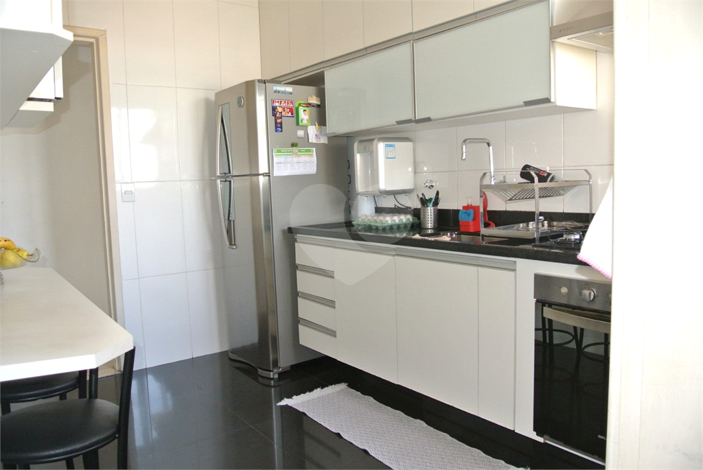 Apartamento com 3 quartos sendo 1 suíte - 2 vagas fixas - Bairro Santa Teresinha.