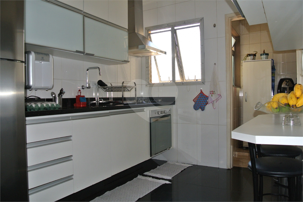 Apartamento com 3 quartos sendo 1 suíte - 2 vagas fixas - Bairro Santa Teresinha.