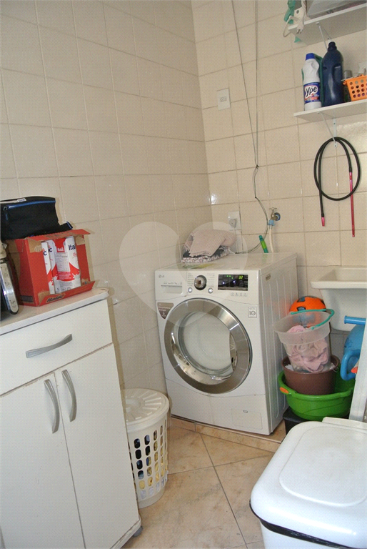 Apartamento com 3 quartos sendo 1 suíte - 2 vagas fixas - Bairro Santa Teresinha.