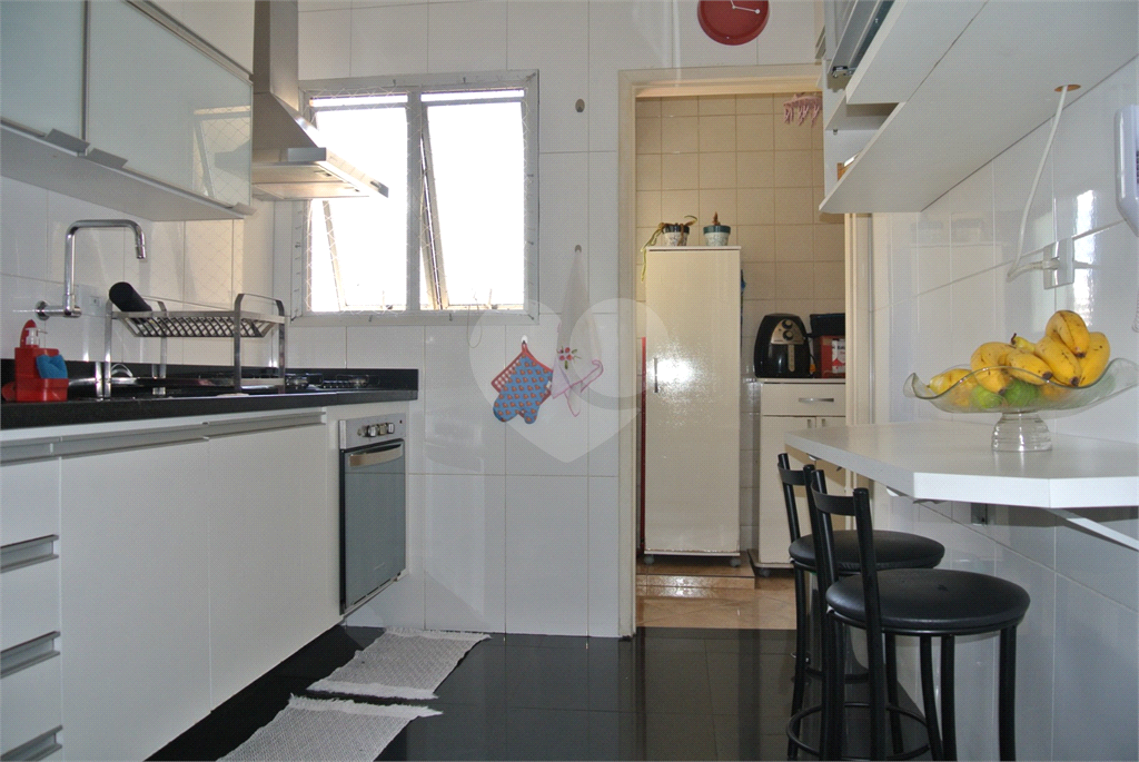 Apartamento com 3 quartos sendo 1 suíte - 2 vagas fixas - Bairro Santa Teresinha.