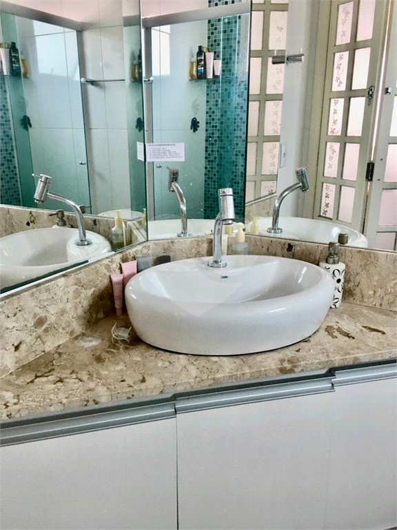 Apartamento com 3 quartos sendo 1 suíte - 2 vagas fixas - Bairro Santa Teresinha.