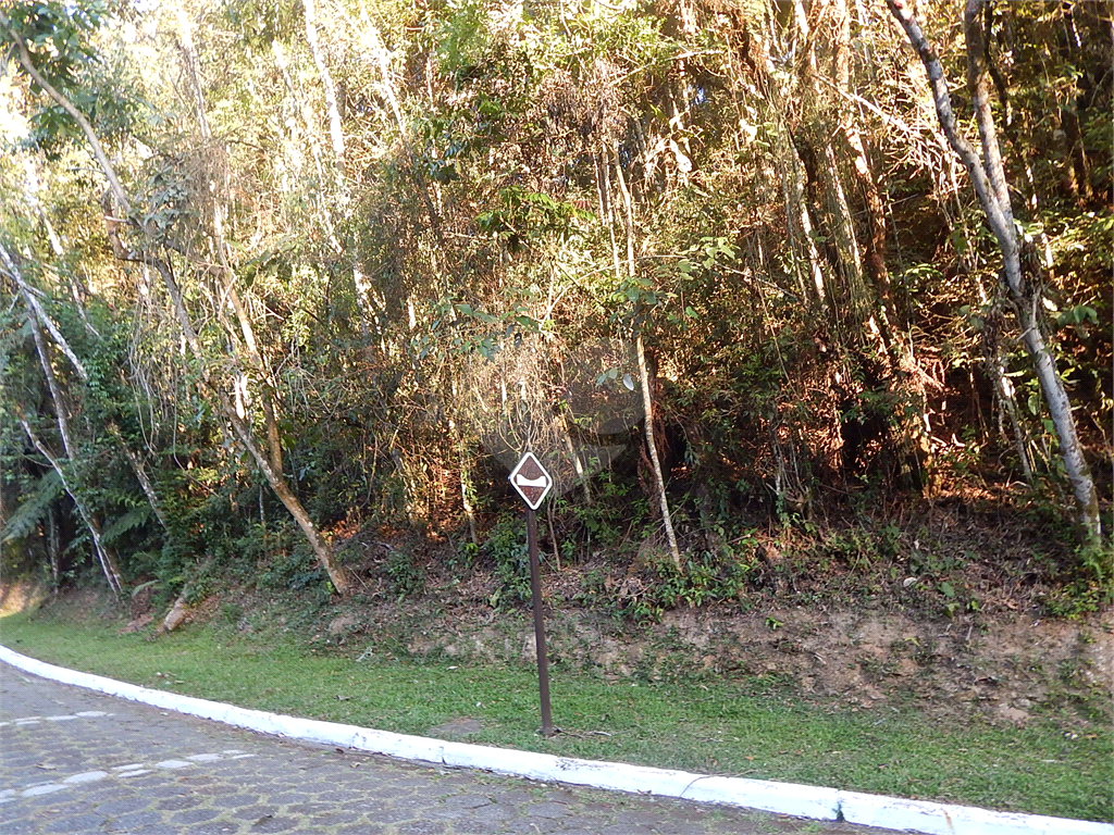 Terreno no Condomínio Parque Imperial da Cantareira, terreno em aclive, local muito verde.