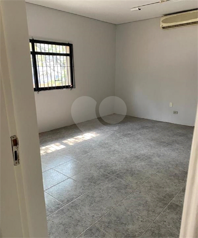 Sobrado de 300m2 para fins comerciais