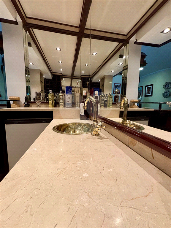 Sobrado à venda no Tucuruvi com 4 suítes, 2 master, salão de festas, área gourmet e 7 vagas.