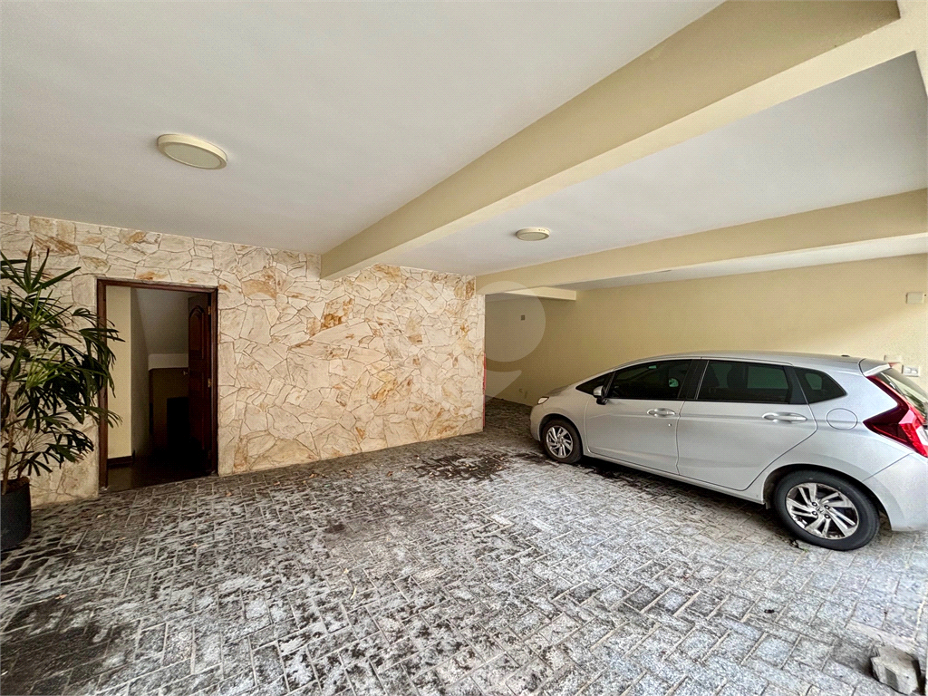 Sobrado à venda no Tucuruvi com 4 suítes, 2 master, salão de festas, área gourmet e 7 vagas.