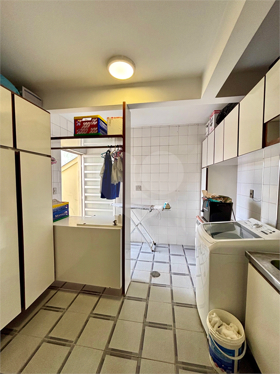 Sobrado à venda no Tucuruvi com 4 suítes, 2 master, salão de festas, área gourmet e 7 vagas.