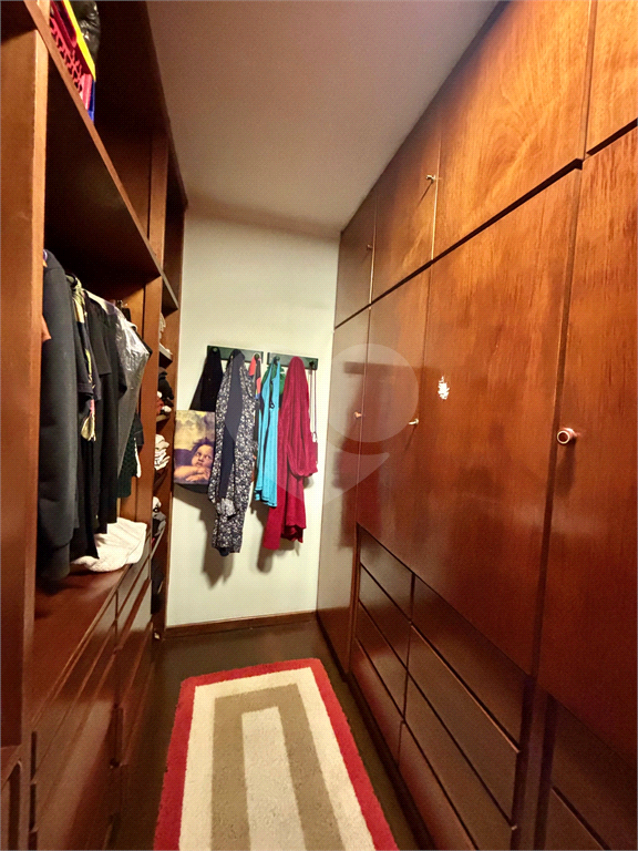 Sobrado à venda no Tucuruvi com 4 suítes, 2 master, salão de festas, área gourmet e 7 vagas.