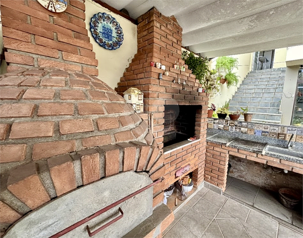 Sobrado à venda no Tucuruvi com 4 suítes, 2 master, salão de festas, área gourmet e 7 vagas.