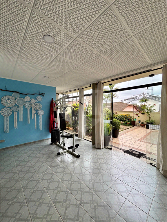 Sobrado à venda no Tucuruvi com 4 suítes, 2 master, salão de festas, área gourmet e 7 vagas.