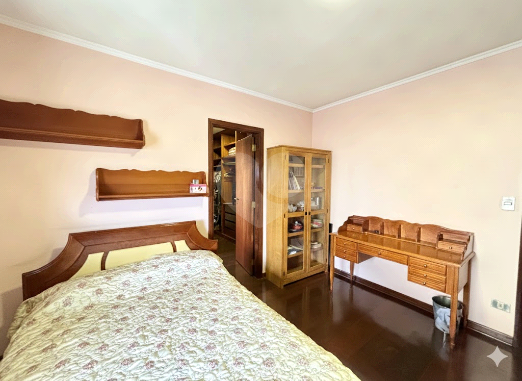 Sobrado à venda no Tucuruvi com 4 suítes, 2 master, salão de festas, área gourmet e 7 vagas.