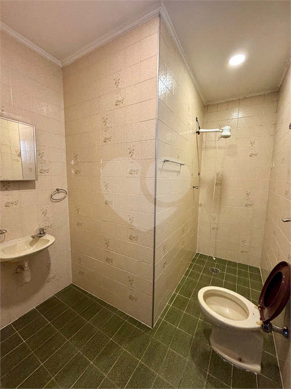 Sobrado à venda no Tucuruvi com 4 suítes, 2 master, salão de festas, área gourmet e 7 vagas.