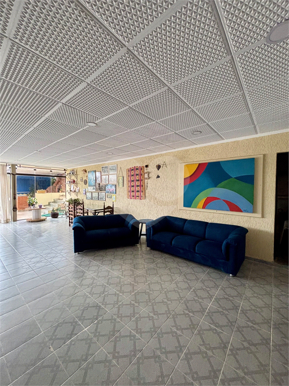 Sobrado à venda no Tucuruvi com 4 suítes, 2 master, salão de festas, área gourmet e 7 vagas.