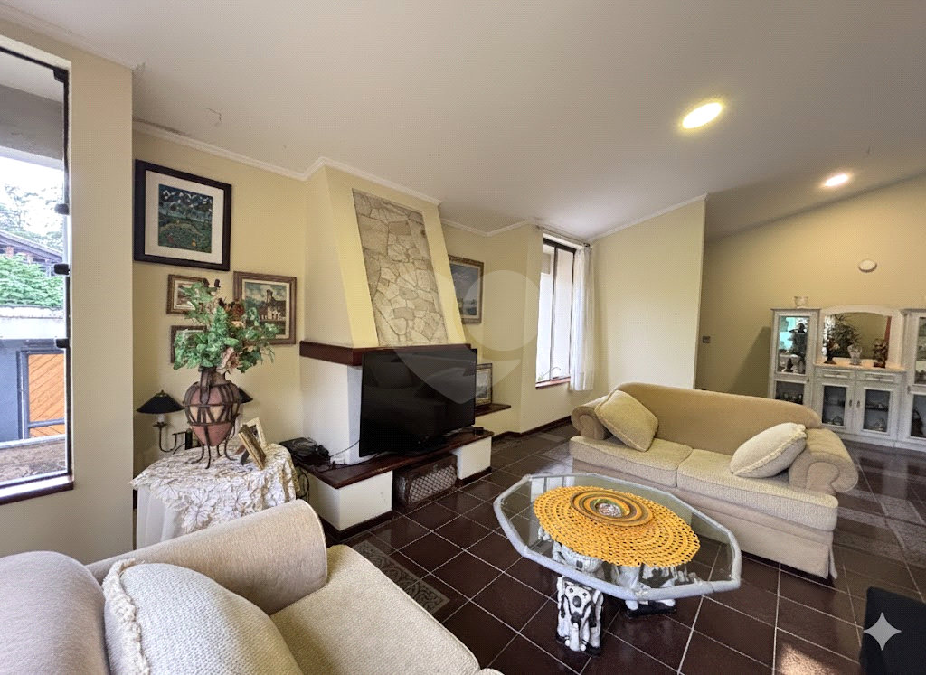 Sobrado à venda no Tucuruvi com 4 suítes, 2 master, salão de festas, área gourmet e 7 vagas.