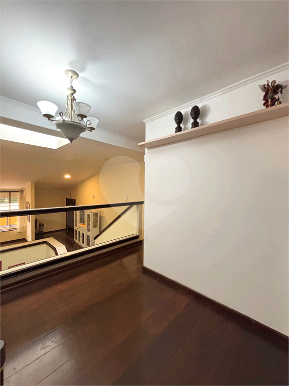 Sobrado à venda no Tucuruvi com 4 suítes, 2 master, salão de festas, área gourmet e 7 vagas.