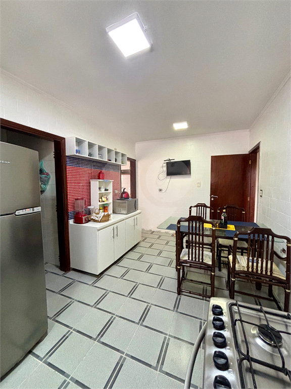 Sobrado à venda no Tucuruvi com 4 suítes, 2 master, salão de festas, área gourmet e 7 vagas.