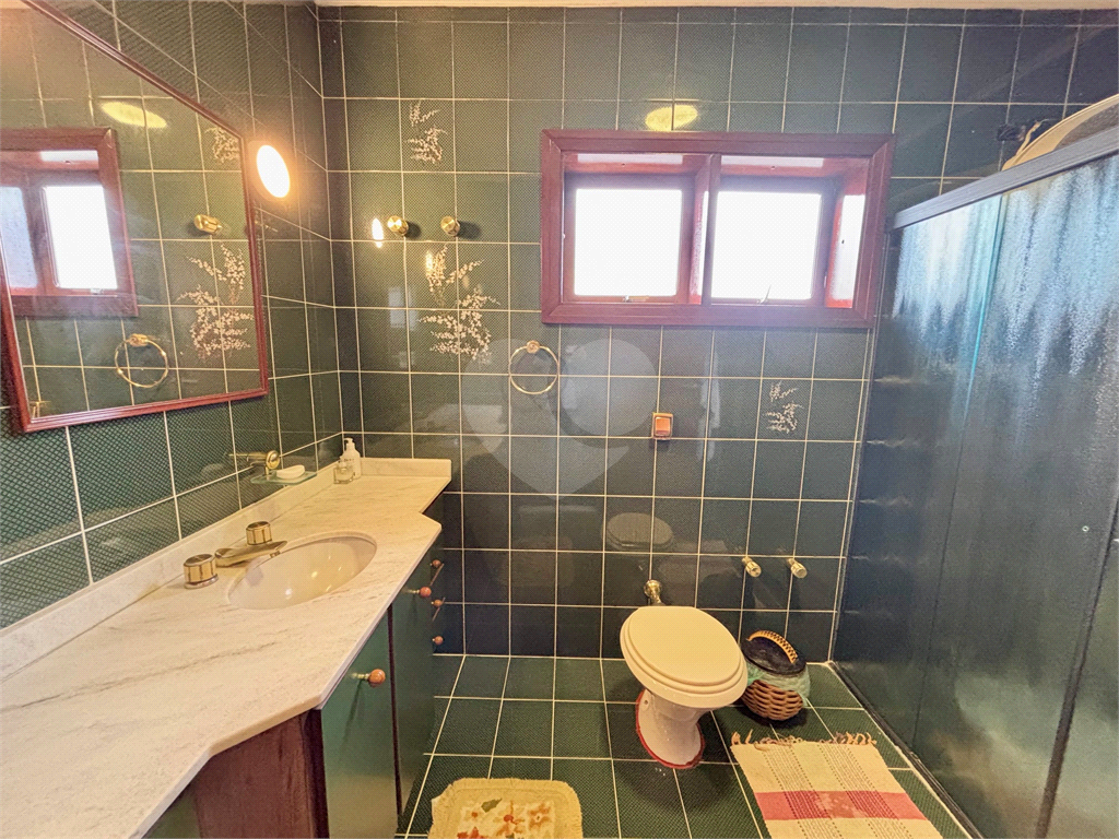 Sobrado à venda no Tucuruvi com 4 suítes, 2 master, salão de festas, área gourmet e 7 vagas.