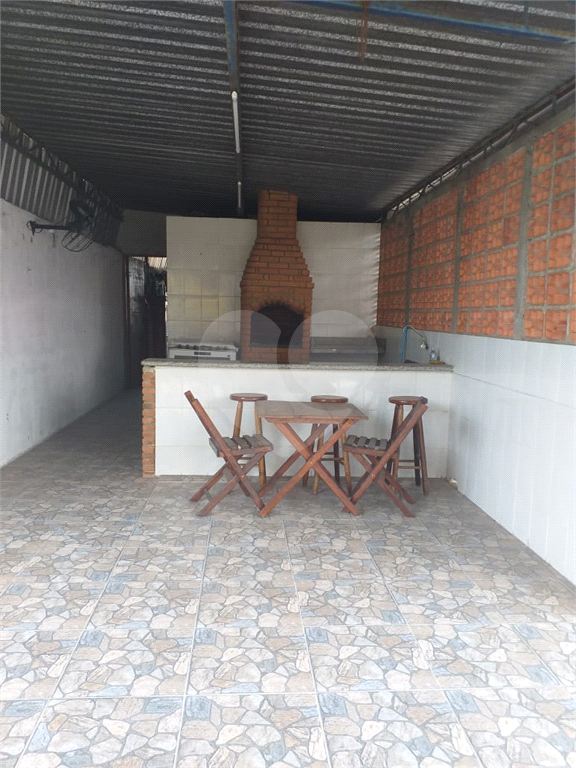 Ótimo terreno de 5 x 25 com 4 casas para renda!