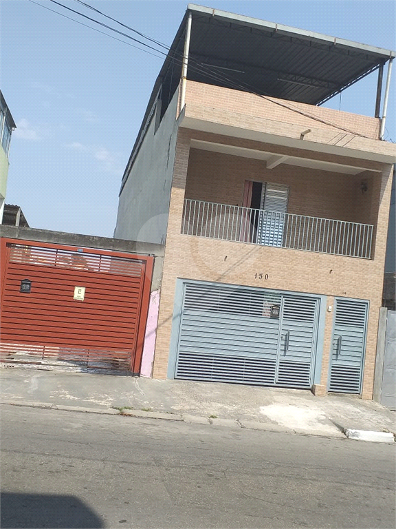 Ótimo terreno de 5 x 25 com 4 casas para renda!