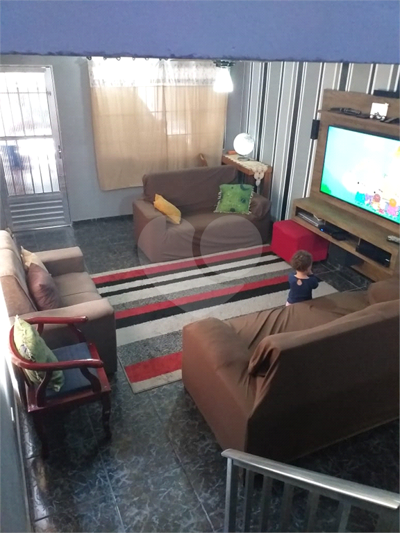 Ótimo terreno de 5 x 25 com 4 casas para renda!