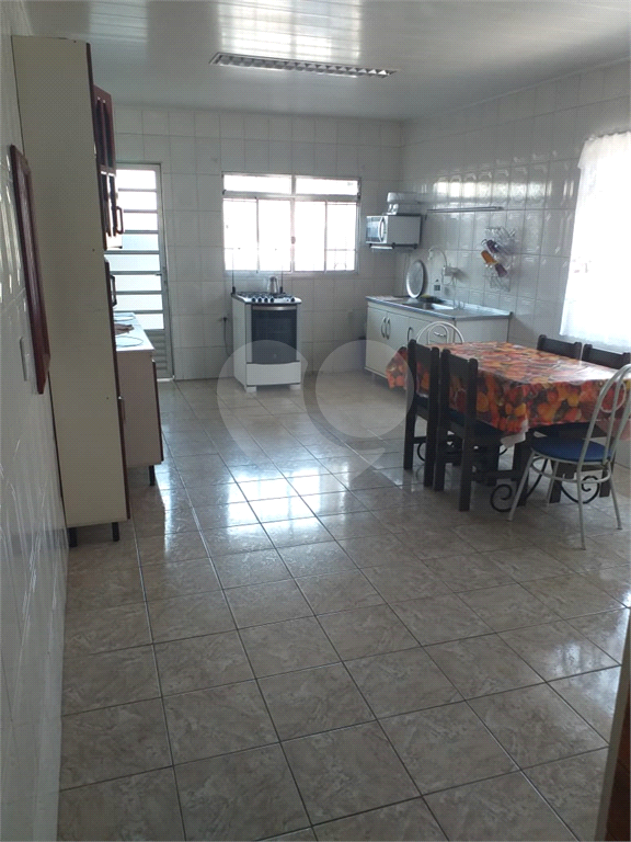 Ótimo terreno de 5 x 25 com 4 casas para renda!