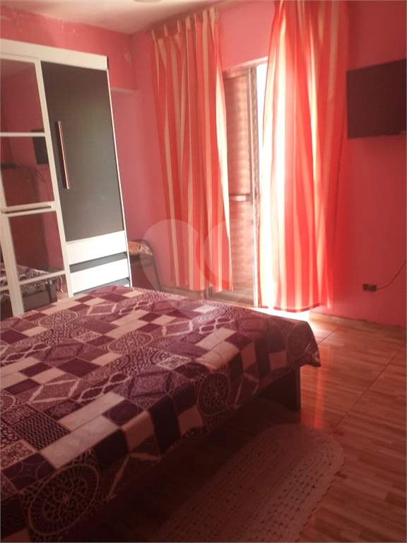 Ótimo terreno de 5 x 25 com 4 casas para renda!