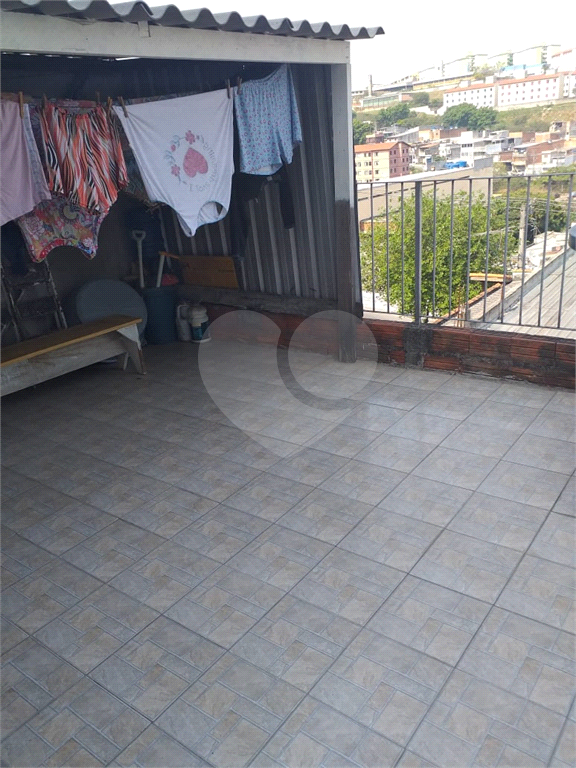 Ótimo terreno de 5 x 25 com 4 casas para renda!