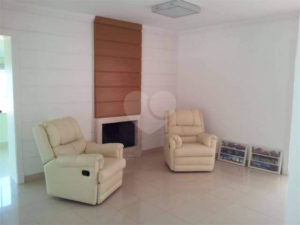 Casa com piscina em Vinhedo