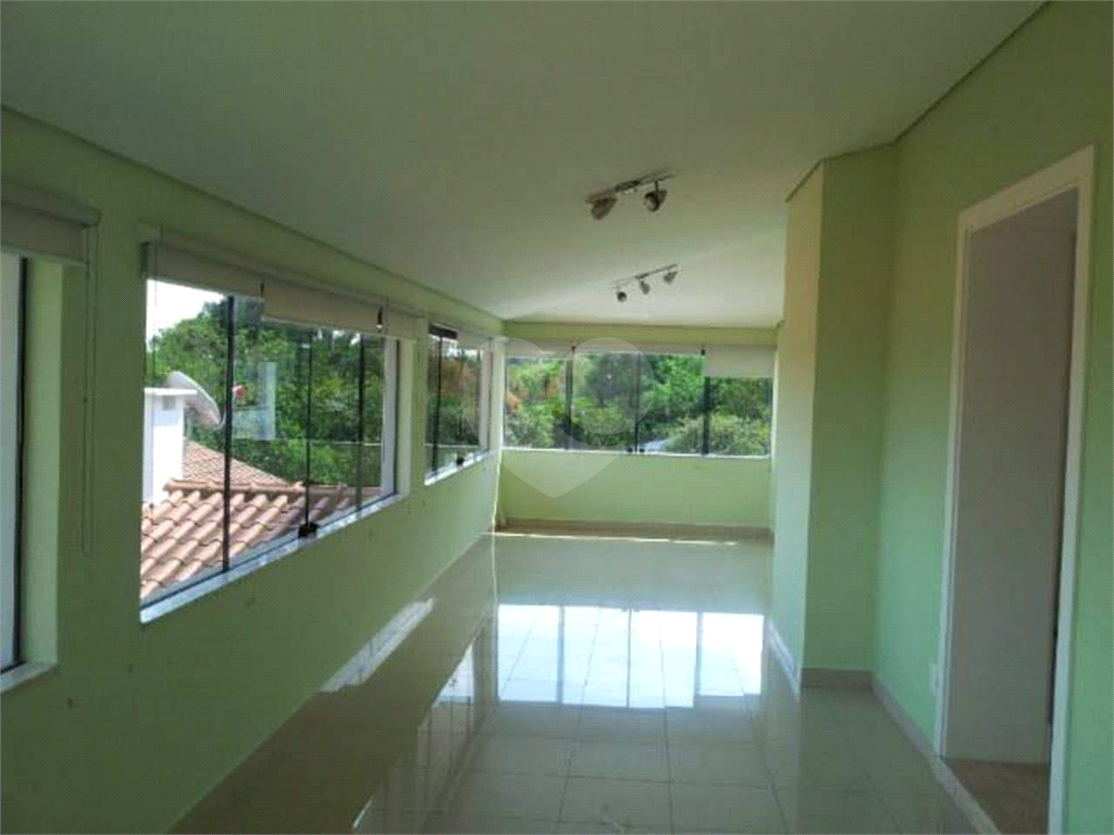 Casa com piscina em Vinhedo