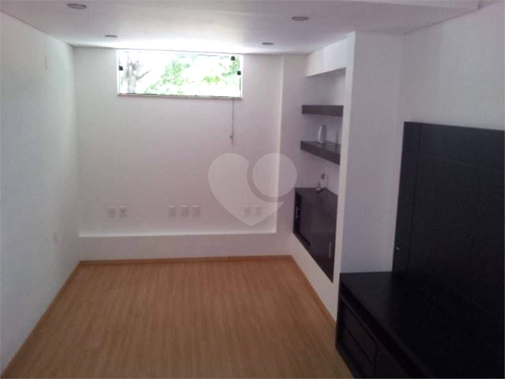 Casa com piscina em Vinhedo