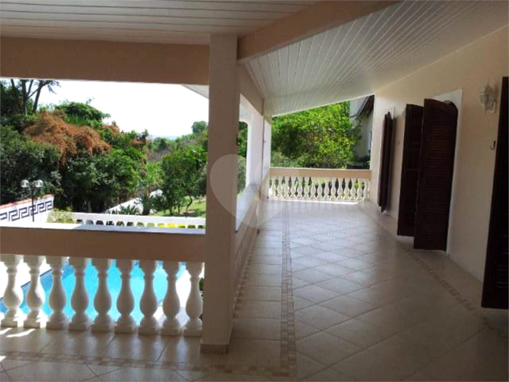 Casa com piscina em Vinhedo
