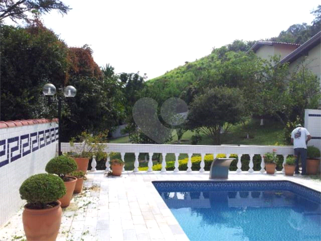 Casa com piscina em Vinhedo