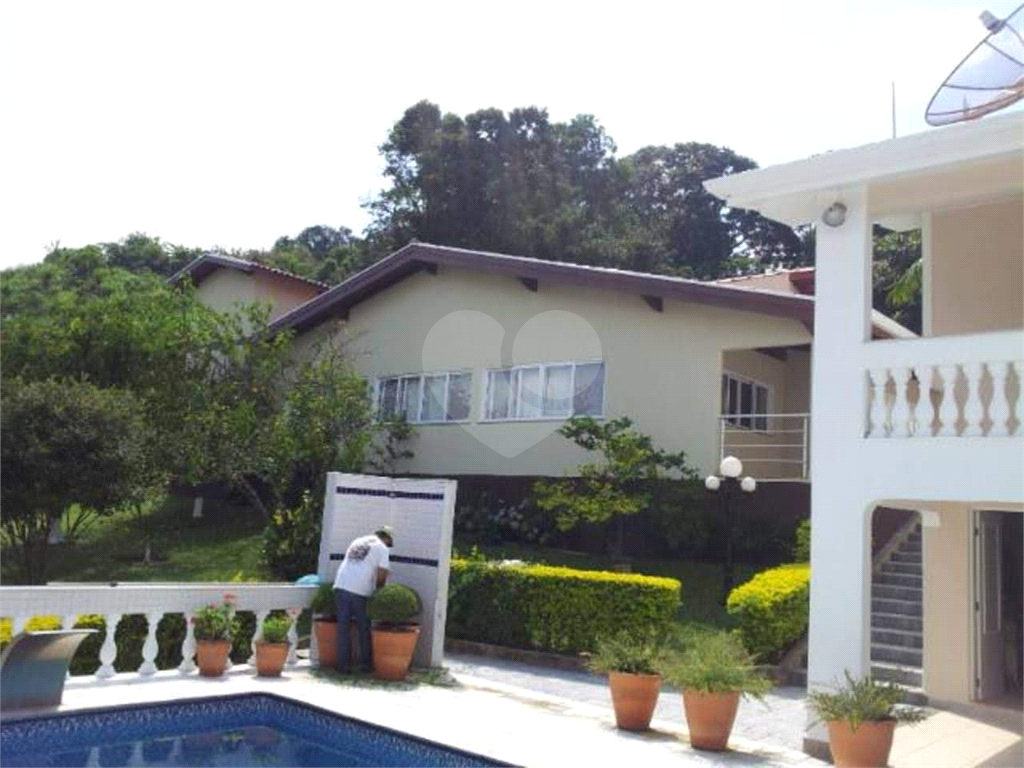 Casa com piscina em Vinhedo