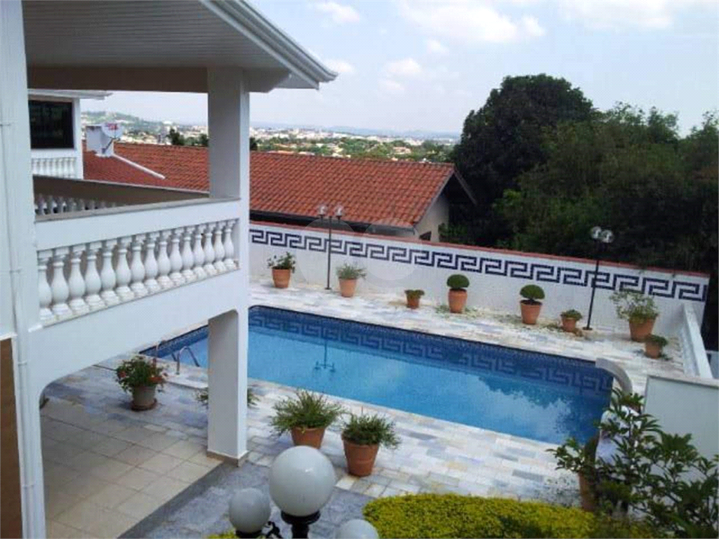 Casa com piscina em Vinhedo
