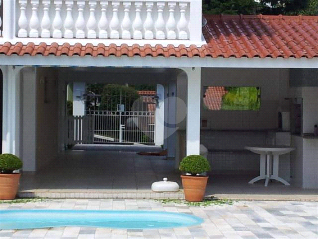Casa com piscina em Vinhedo