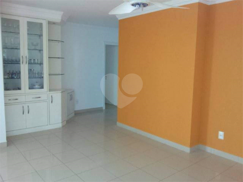 Casa com piscina em Vinhedo