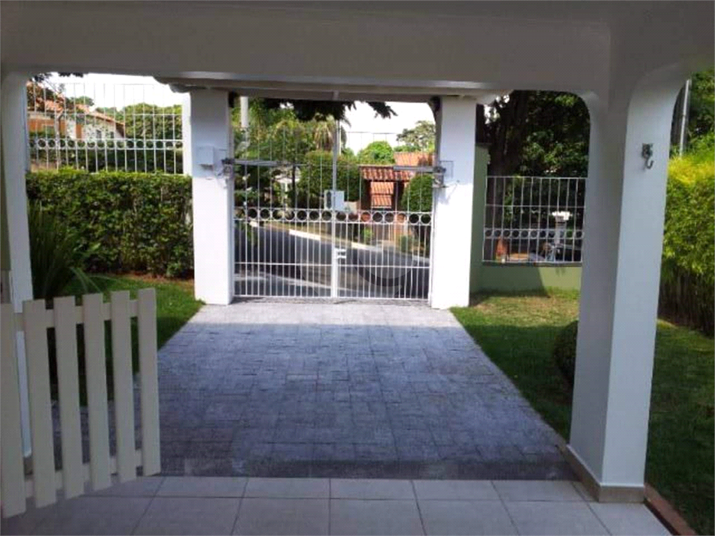 Casa com piscina em Vinhedo