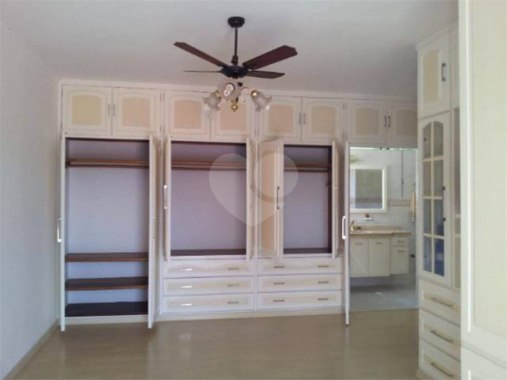 Casa com piscina em Vinhedo