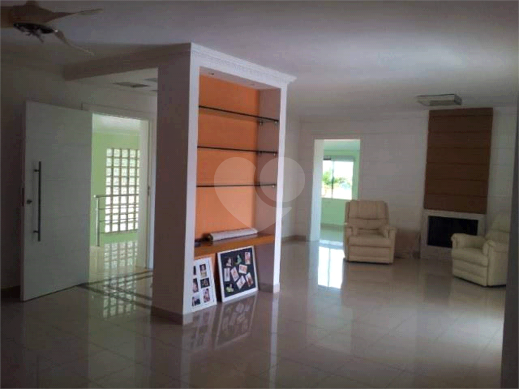Casa com piscina em Vinhedo