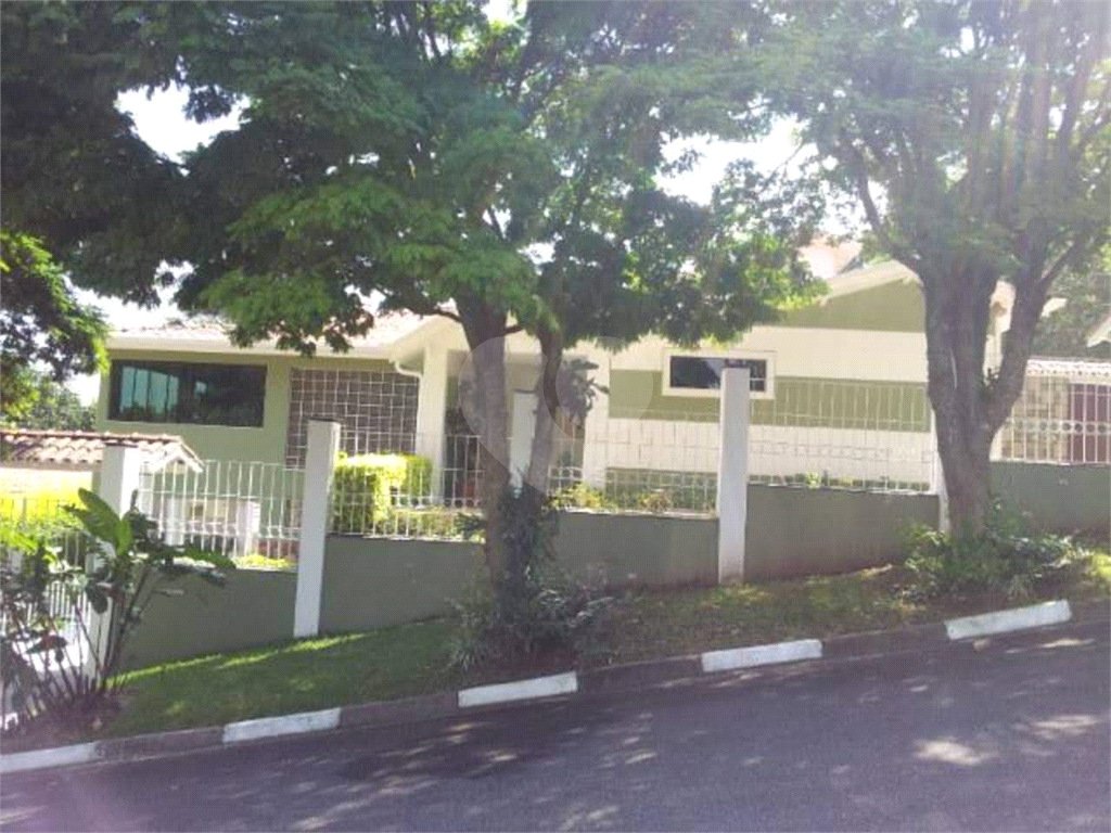 Casa com piscina em Vinhedo
