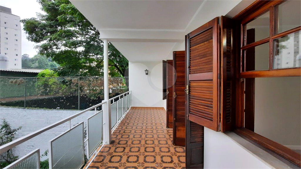 Excelente casa térrea para locação no Tremembé.