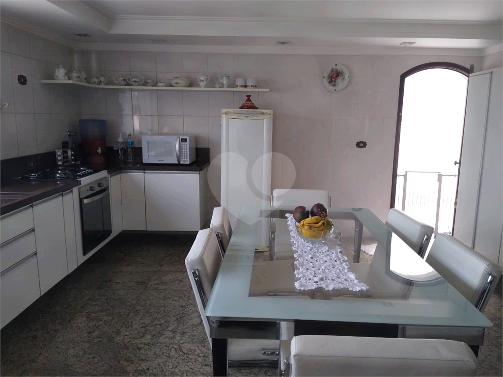 Casa Jardim França com 4 dormitórios, 2 suítes, sala ampla com lareira. cozinha, piscina, 8 vagas