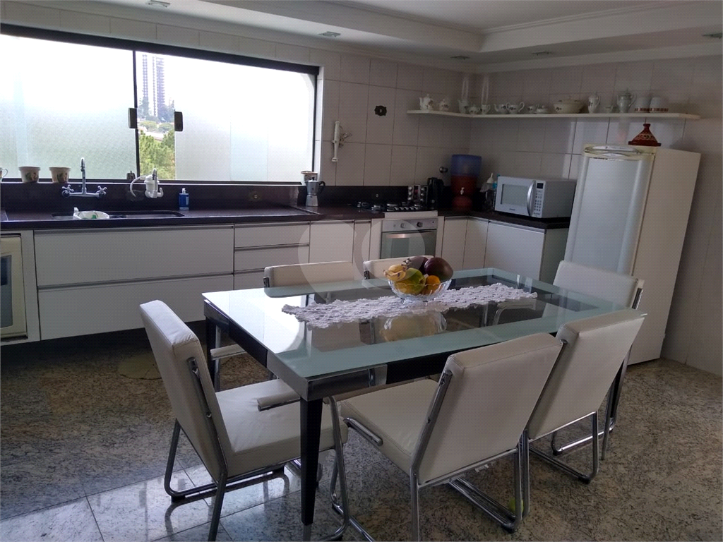 Casa Jardim França com 4 dormitórios, 2 suítes, sala ampla com lareira. cozinha, piscina, 8 vagas