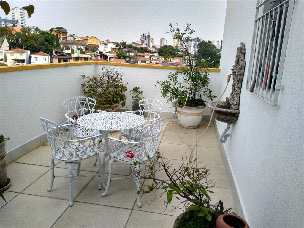 Casa Jardim França com 4 dormitórios, 2 suítes, sala ampla com lareira. cozinha, piscina, 8 vagas