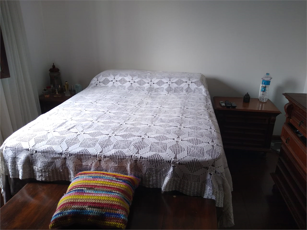 Casa Jardim França com 4 dormitórios, 2 suítes, sala ampla com lareira. cozinha, piscina, 8 vagas