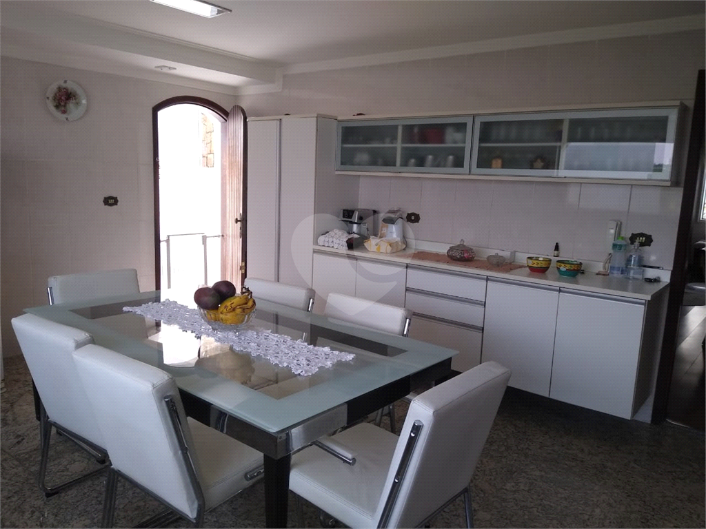 Casa Jardim França com 4 dormitórios, 2 suítes, sala ampla com lareira. cozinha, piscina, 8 vagas