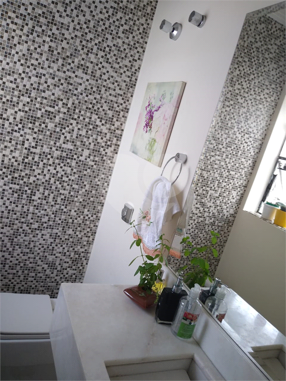 Casa Jardim França com 4 dormitórios, 2 suítes, sala ampla com lareira. cozinha, piscina, 8 vagas